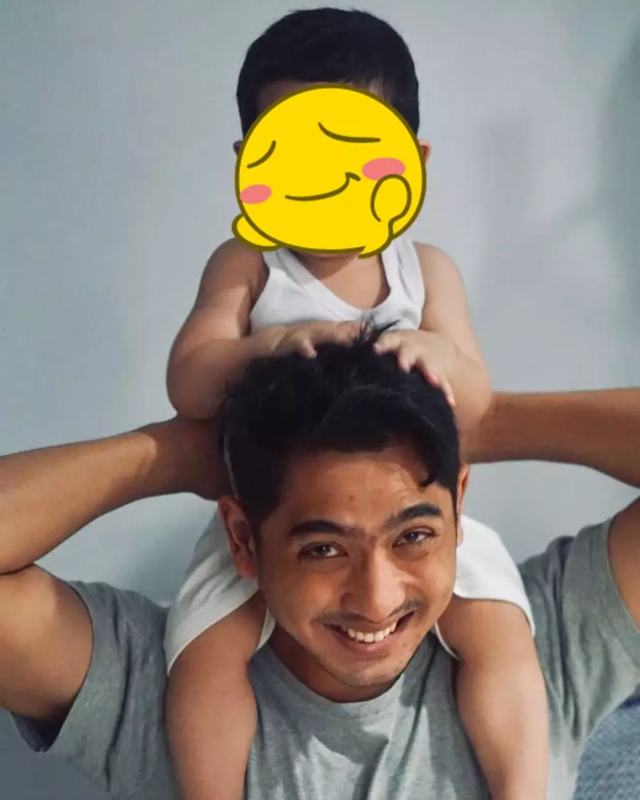 Arya Saloka momong anak © Instagram Arya Saloka momong anak © Instagram