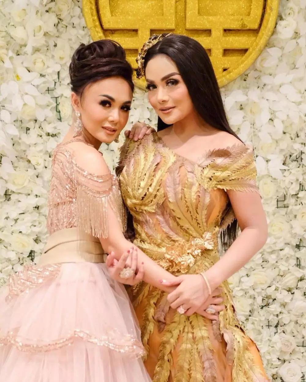Momen kebersamaan Yuni Shara dan Krisdayanti dari kecil © Instagram Momen kebersamaan Yuni Shara dan Krisdayanti dari kecil © Instagram