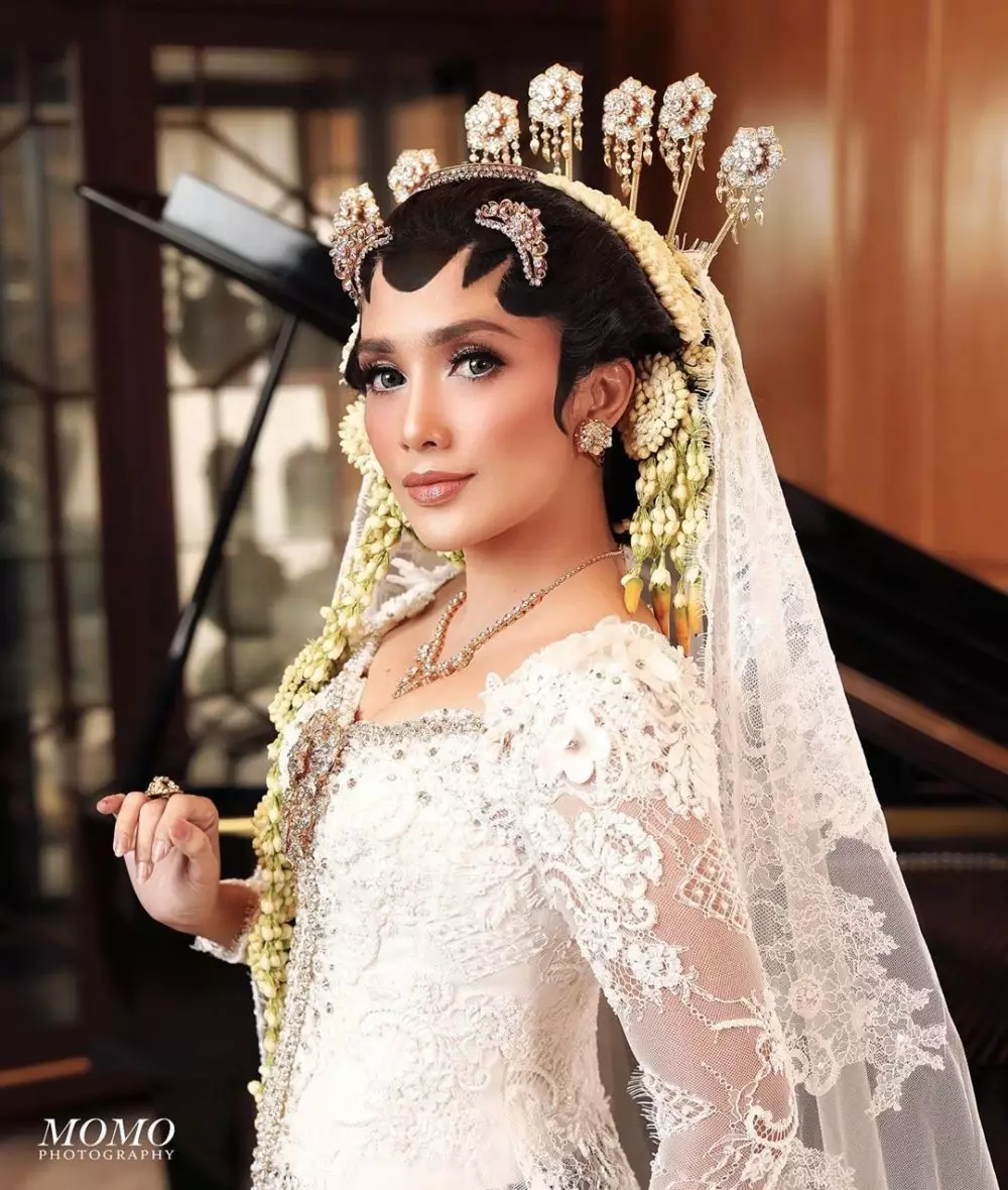 Ussy bermakeup tebal © Instagram Ussy bermakeup tebal © Instagram