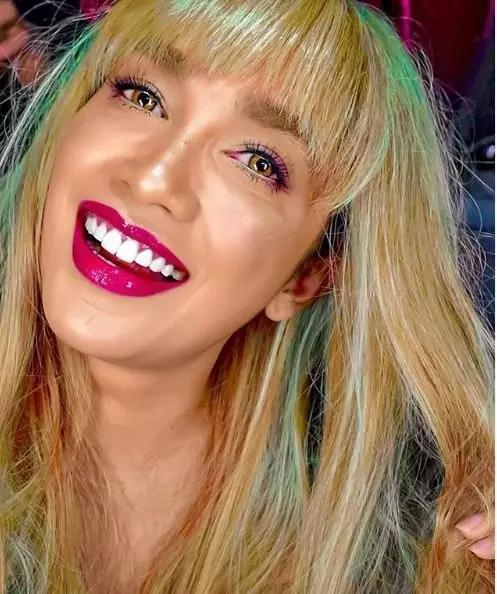 Ussy bermakeup tebal © Instagram Ussy bermakeup tebal © Instagram