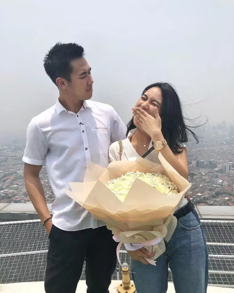 seleb pamer cincin usai dilamar © 2020 brilio.net