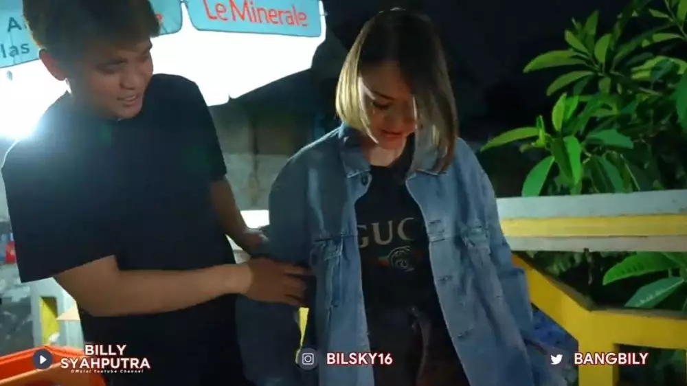 Billy Syahputra dan Amanda Manopo jajan pinggir jalan © 2020 brilio.net YouTube