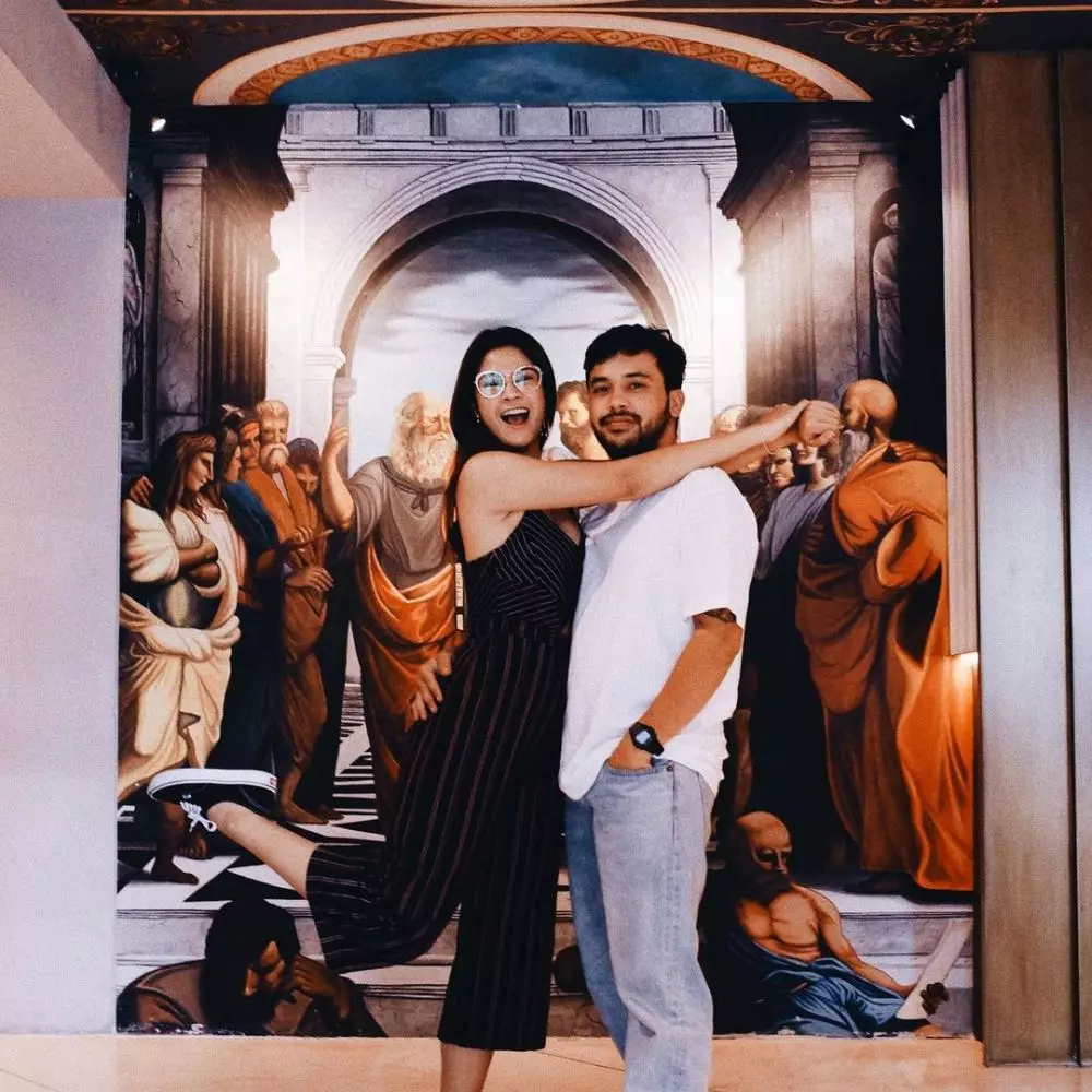 Hana Saraswati dan pacar baru © 2020 berbagai sumber Hana Saraswati dan pacar baru © 2020 berbagai sumber