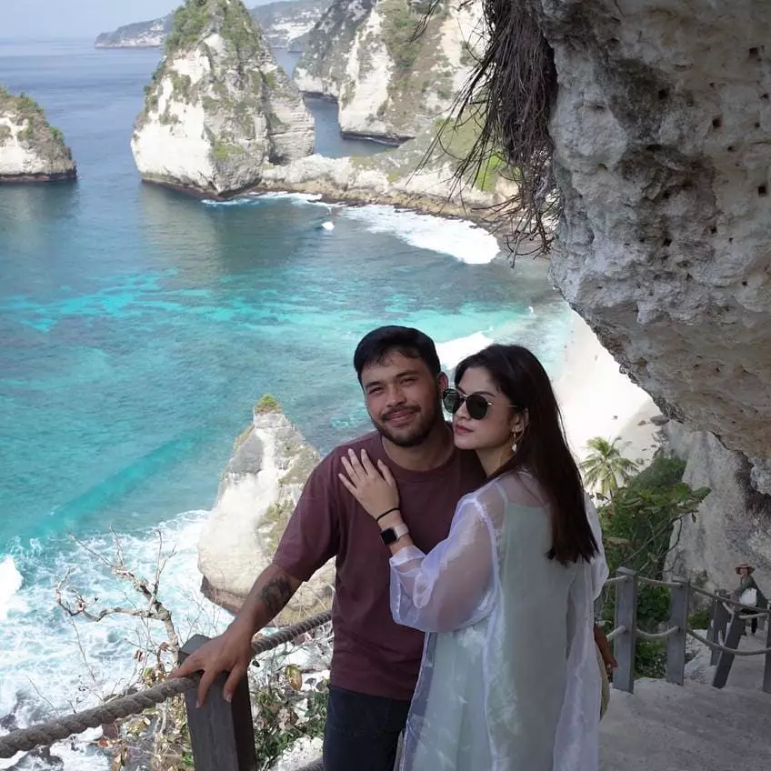 Hana Saraswati dan pacar baru © 2020 berbagai sumber Hana Saraswati dan pacar baru © 2020 berbagai sumber