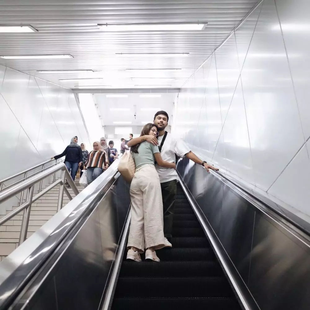 Hana Saraswati dan pacar baru © 2020 berbagai sumber Hana Saraswati dan pacar baru © 2020 berbagai sumber