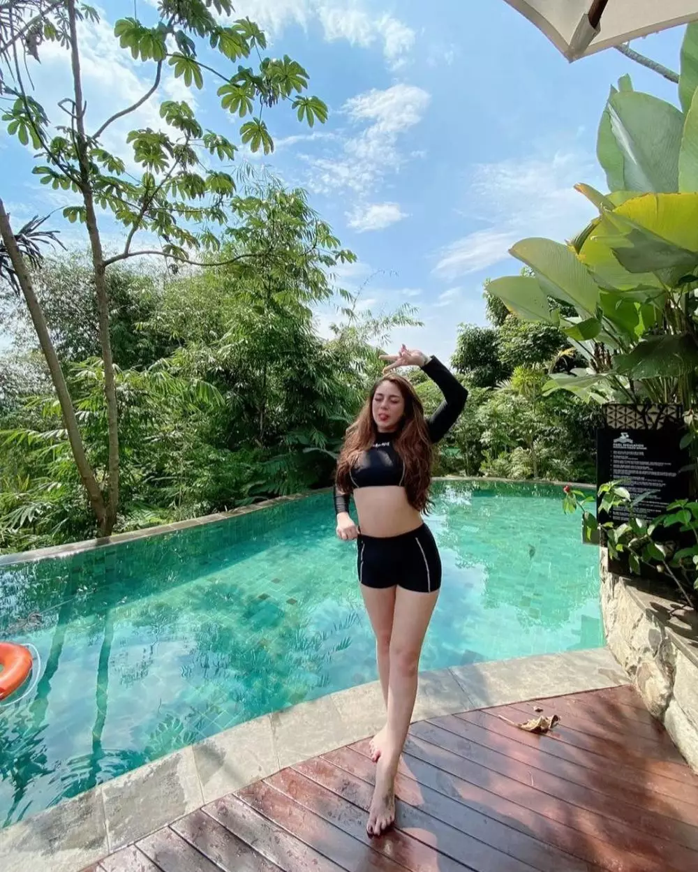 Celine Evangelista pamer body goals © Instagram