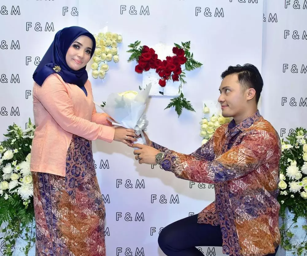 potret lawas pertunangan Muzdalifah © 2020 brilio.net