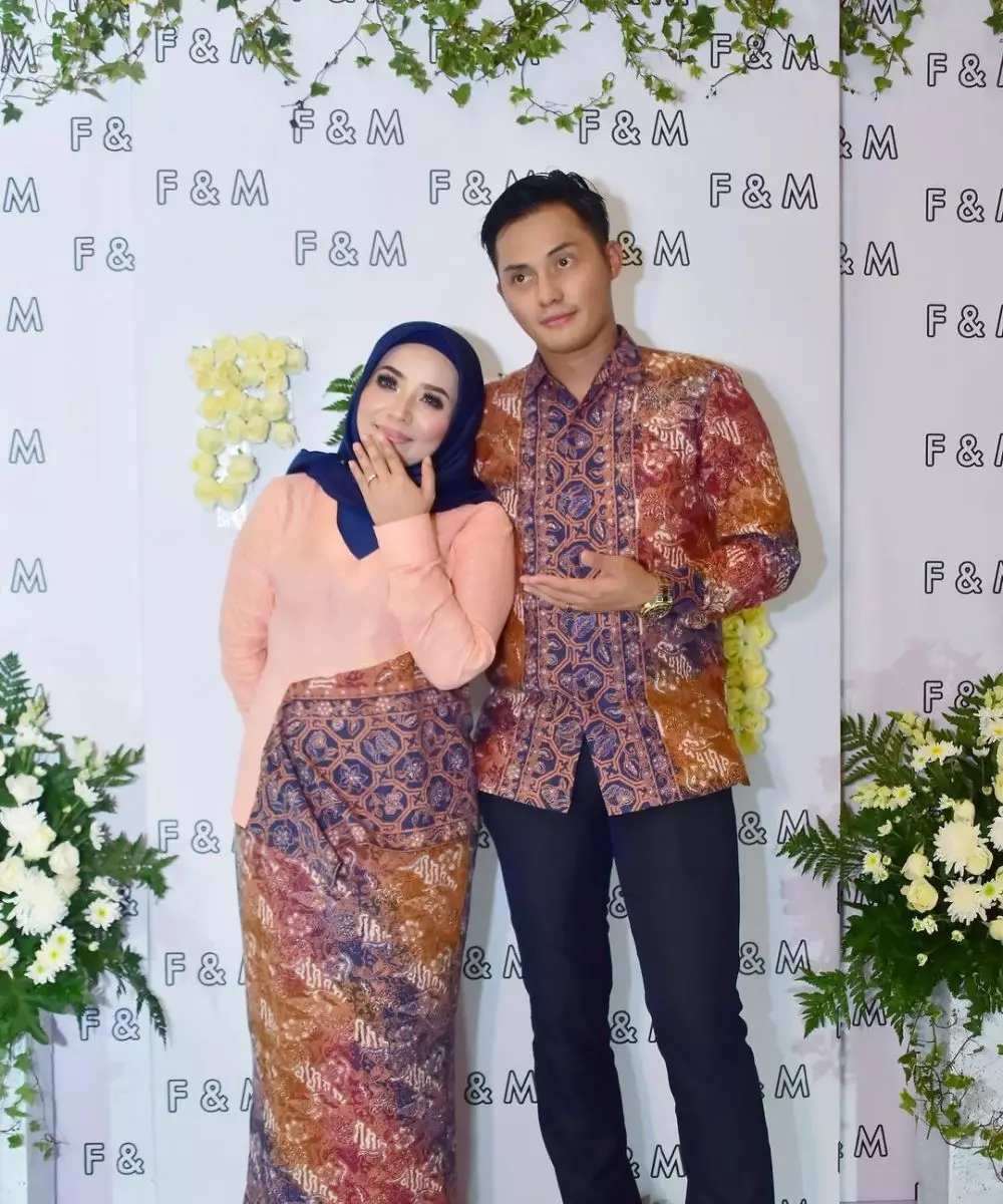 potret lawas pertunangan Muzdalifah © 2020 brilio.net