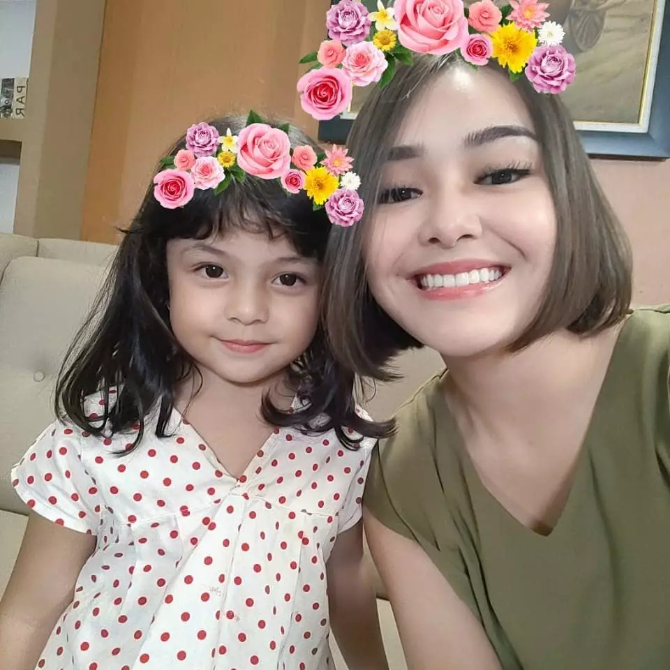 Amanda Manopo bareng sang anak © Instagram Amanda Manopo bareng sang anak © Instagram