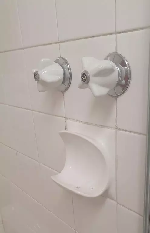 interior kamar mandi mirip wajah © Berbagai Sumber