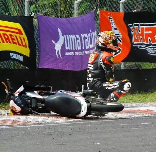 10 Gaya Eric Saputra suami Atries Angel istimewa