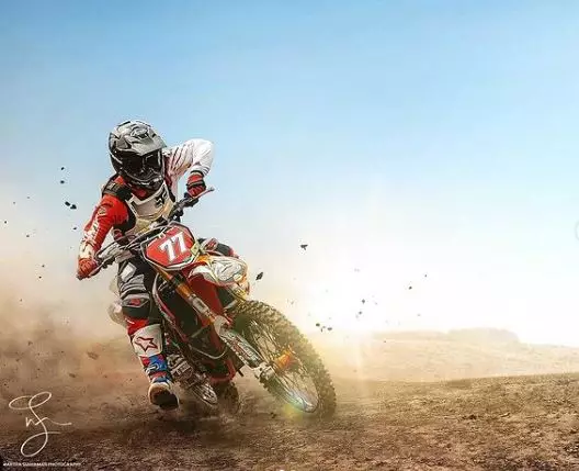 10 Gaya Eric Saputra suami Atries Angel istimewa