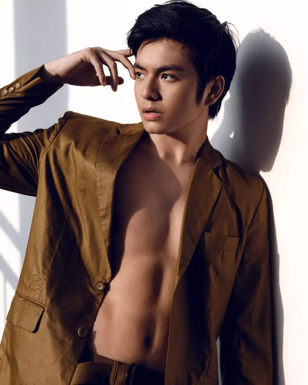 Pemotretan Angga Yunanda dalam berbagai tema © 2020 brilio.net Instagram Pemotretan Angga Yunanda dalam berbagai tema © 2020 brilio.net Instagram