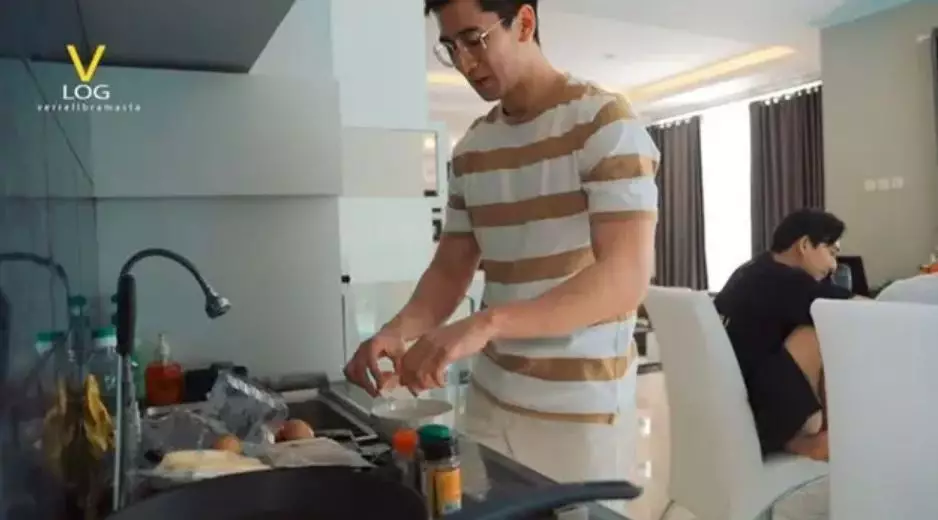 dapur 8 seleb ganteng © YouTube