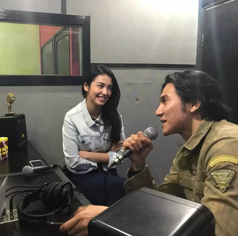 Pasangan film selisih usia jauh © 2020 brilio.net Pasangan film selisih usia jauh © 2020 brilio.net