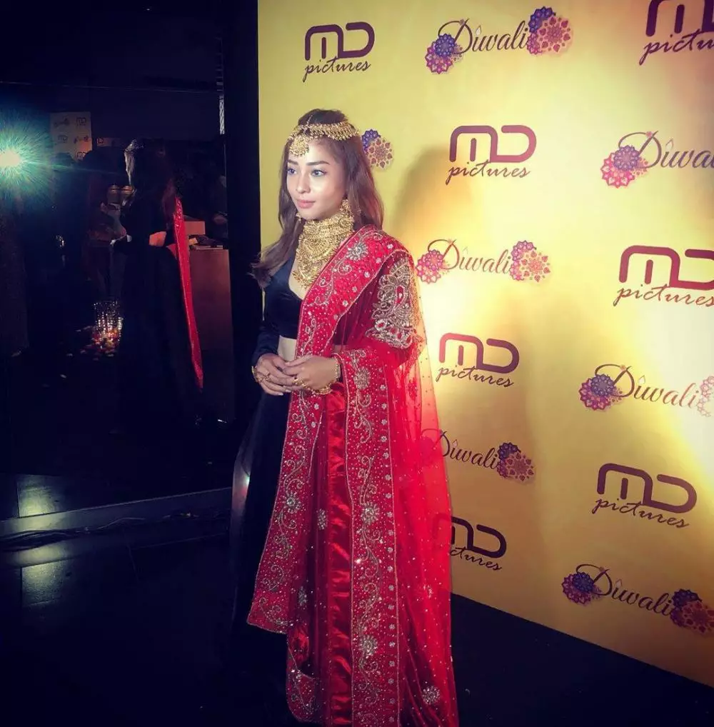 pesinetron baju India © Instagram