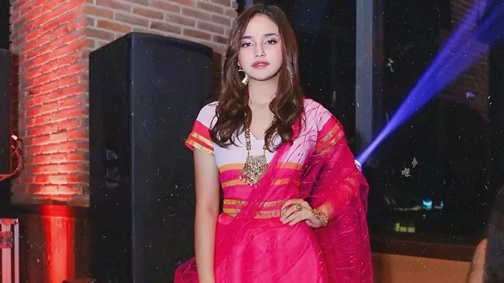 pesinetron baju India © Instagram