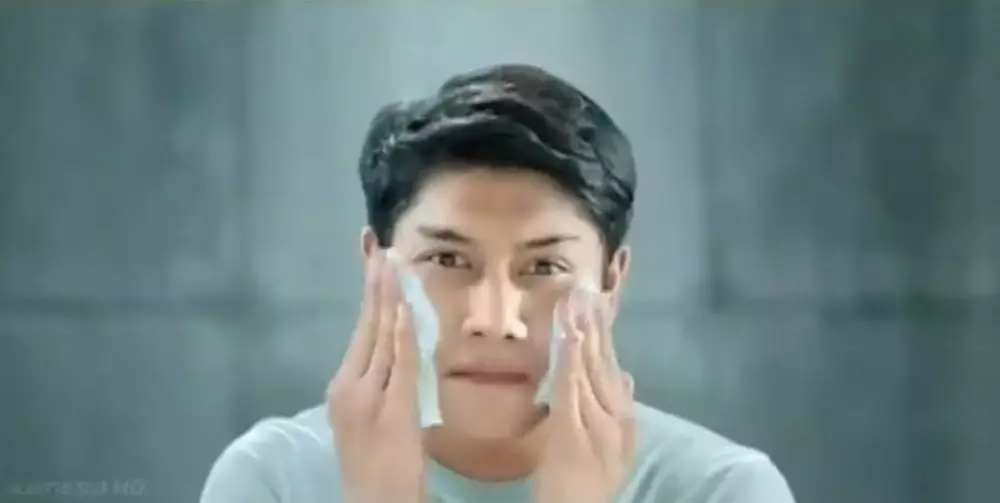 Rizky Billar bintangi iklan © 2020 brilio.net YouTube Rizky Billar bintangi iklan © 2020 brilio.net YouTube