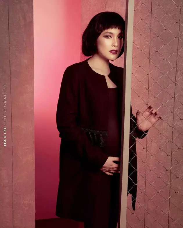 Sandra Dewi makeup tebal © Instagram