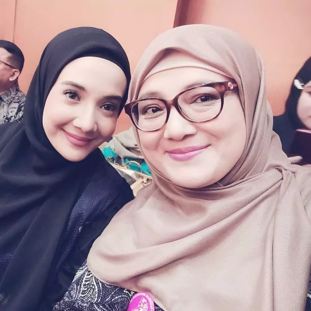 Aktris senior jadi penyanyi © berbagai sumber