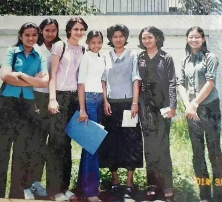 luna maya kelas 2 SMA  © Instagram