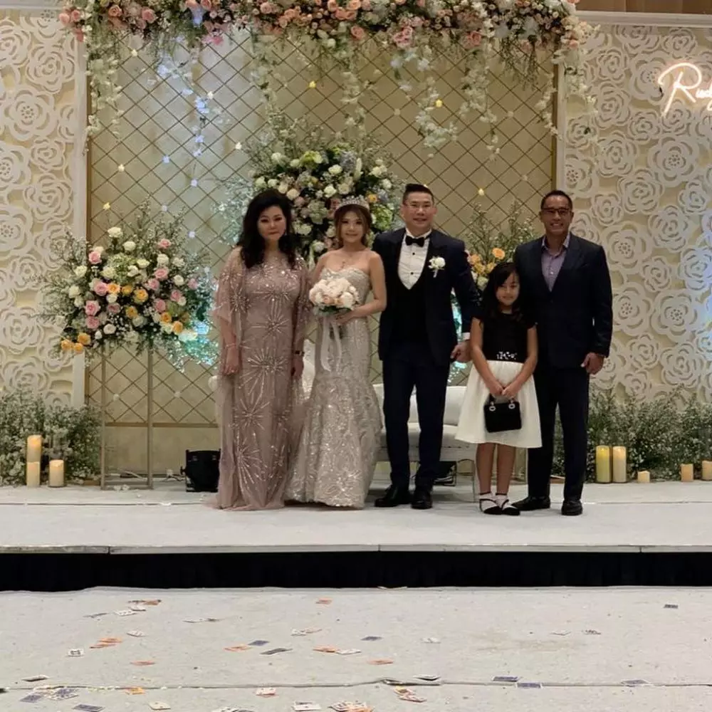 Gaya Mikhayla temani Ardi Bakrie kondangan Instagram