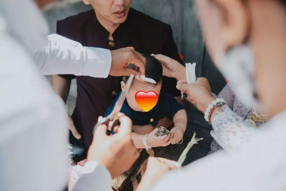 momen tradisi 6 bulanan anak westny dj © Instagram