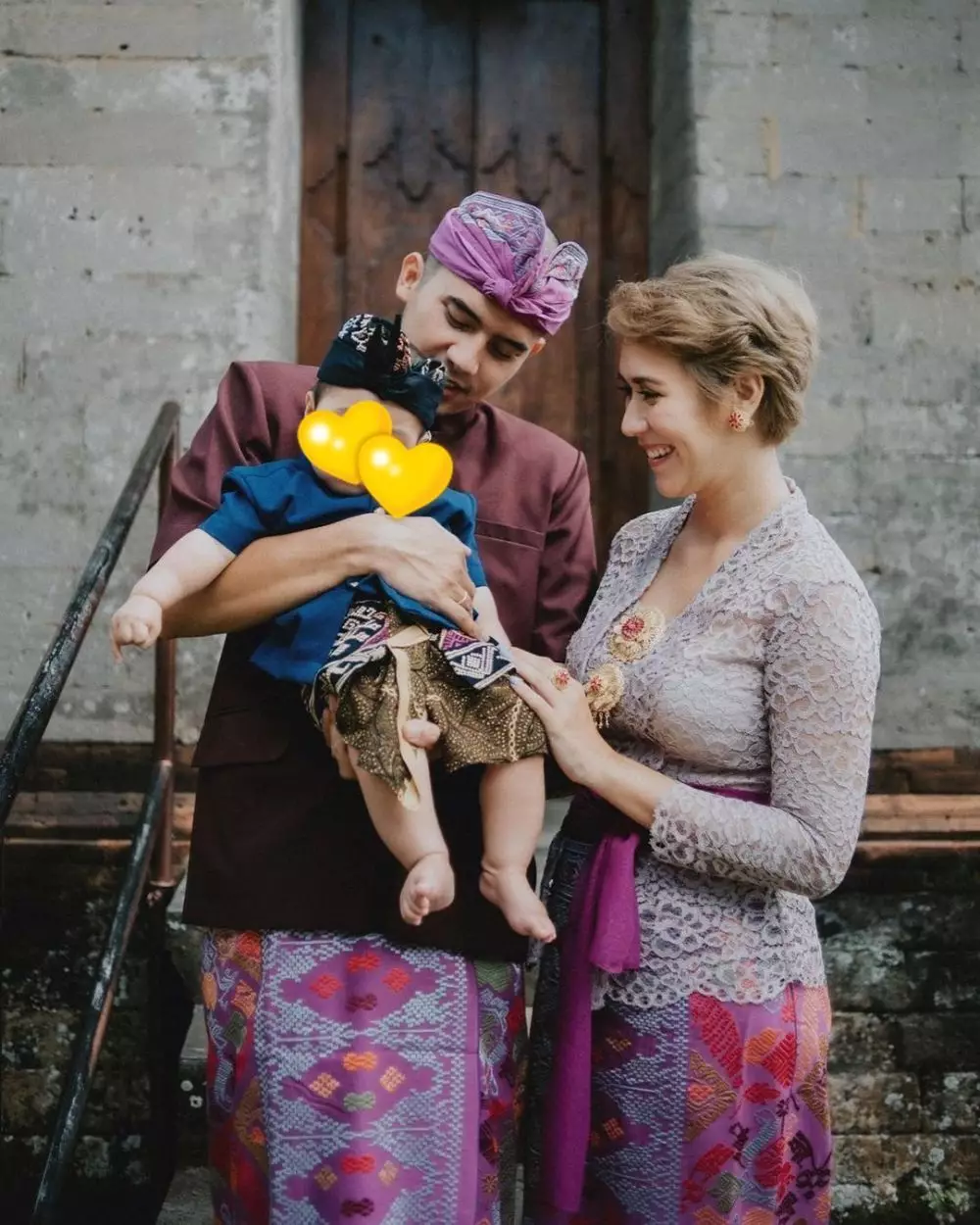 momen tradisi 6 bulanan anak westny dj © Instagram