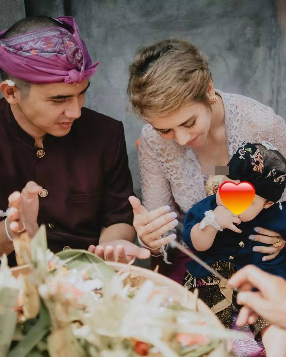 momen tradisi 6 bulanan anak westny dj © Instagram