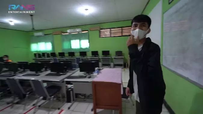 Dimas Ahmad kunjungi sekolahan © 2020 brilio.net Dimas Ahmad kunjungi sekolahan © 2020 brilio.net