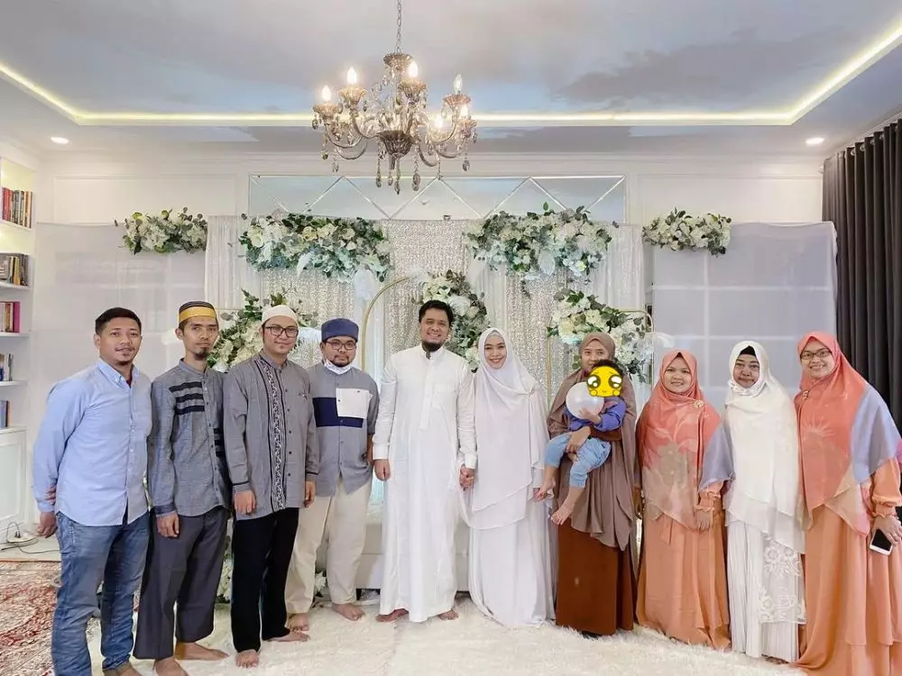 akikah anak keempat Oki Setiana Dewi © 2020 brilio.net/ Instagram