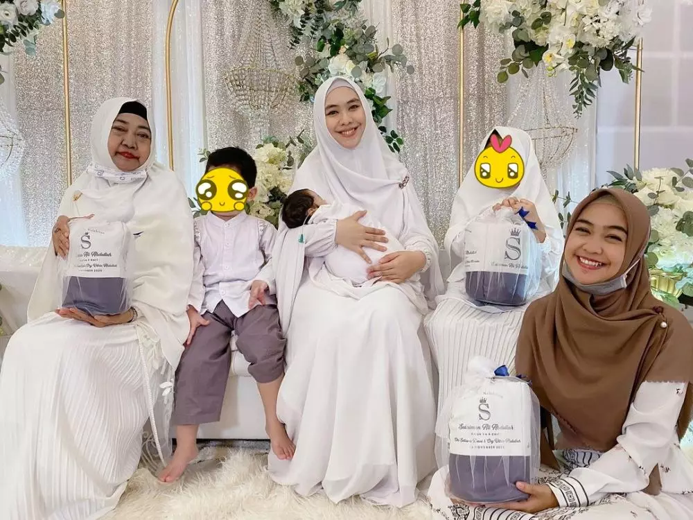 akikah anak keempat Oki Setiana Dewi © 2020 brilio.net/ Instagram