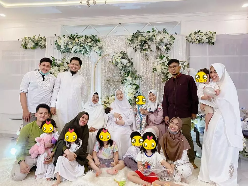 akikah anak keempat Oki Setiana Dewi © 2020 brilio.net/ Instagram