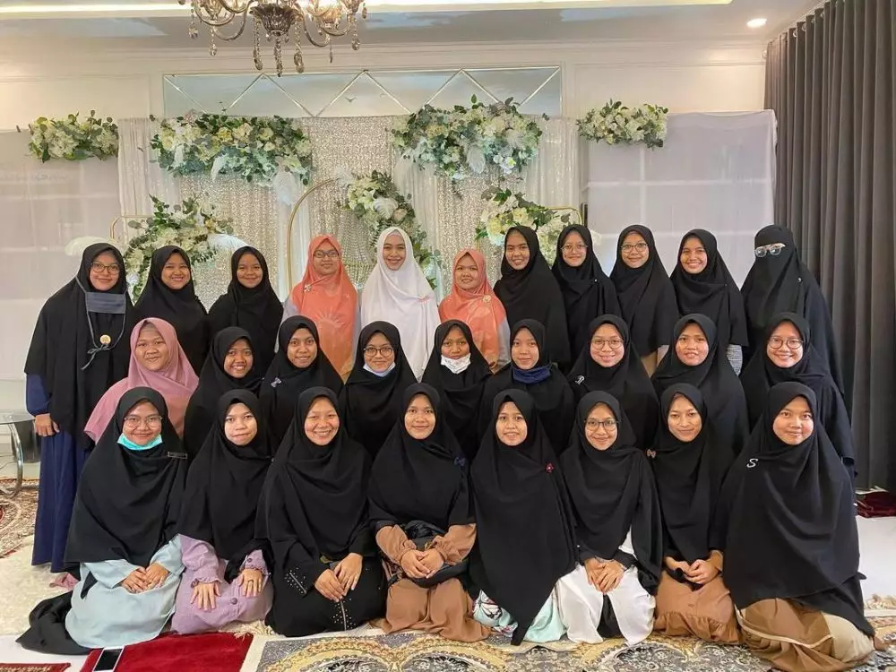 akikah anak keempat Oki Setiana Dewi © 2020 brilio.net/ Instagram