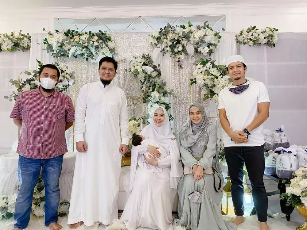 akikah anak keempat Oki Setiana Dewi © 2020 brilio.net/ Instagram