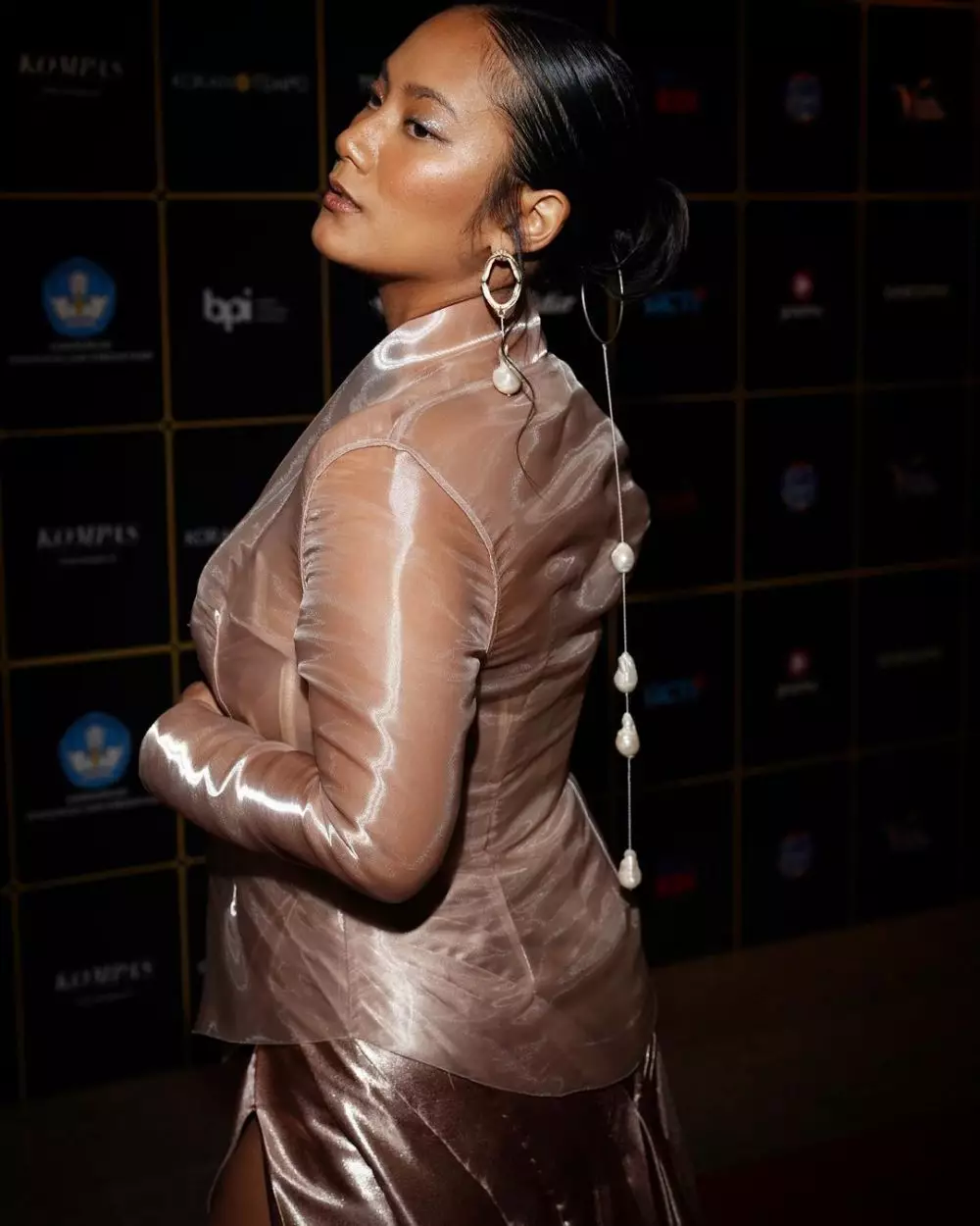 Penampilan terbaru Tara Basro © 2020 brilio.net Instagram Penampilan terbaru Tara Basro © 2020 brilio.net Instagram