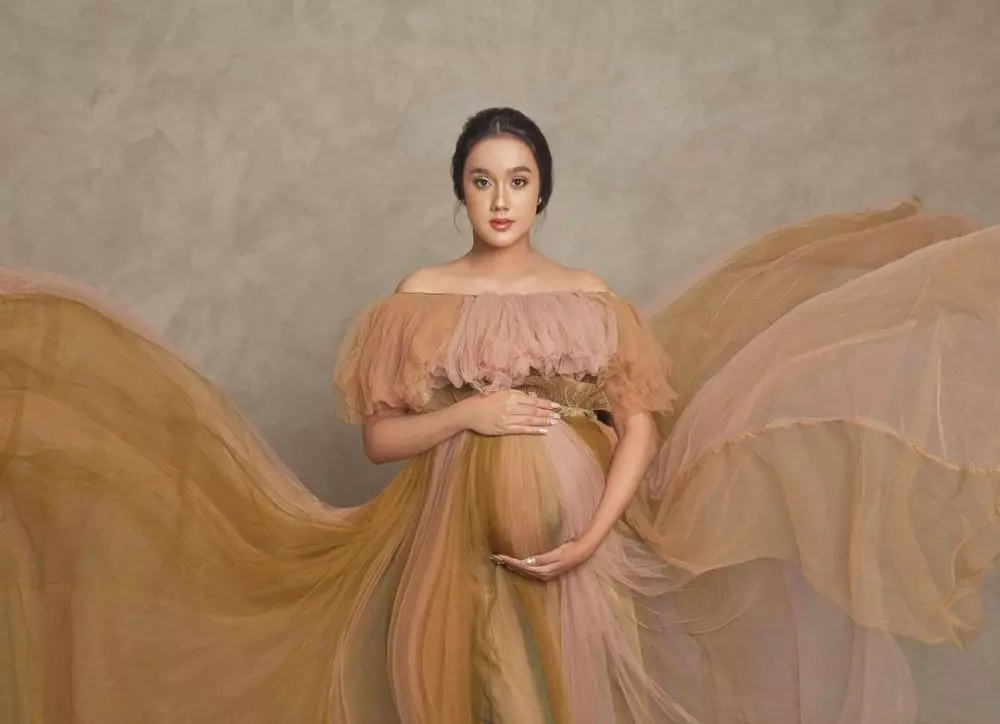 Potret maternity Intan Aletrino berbagai sumber