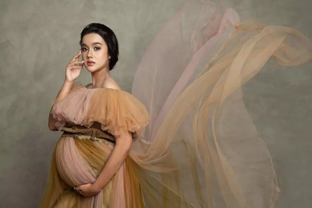 Potret maternity Intan Aletrino berbagai sumber