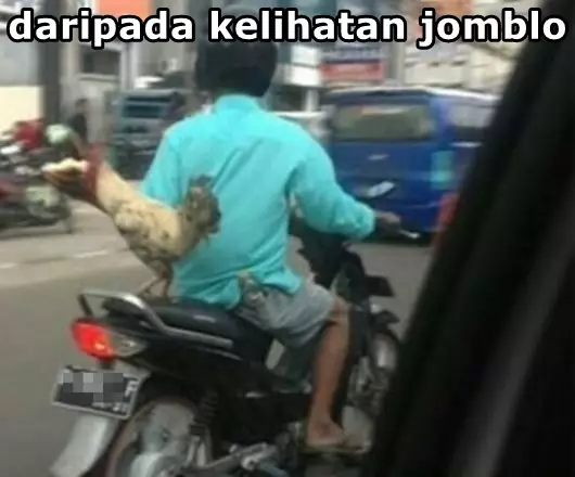meme jomblo naik motor Berbagai sumber