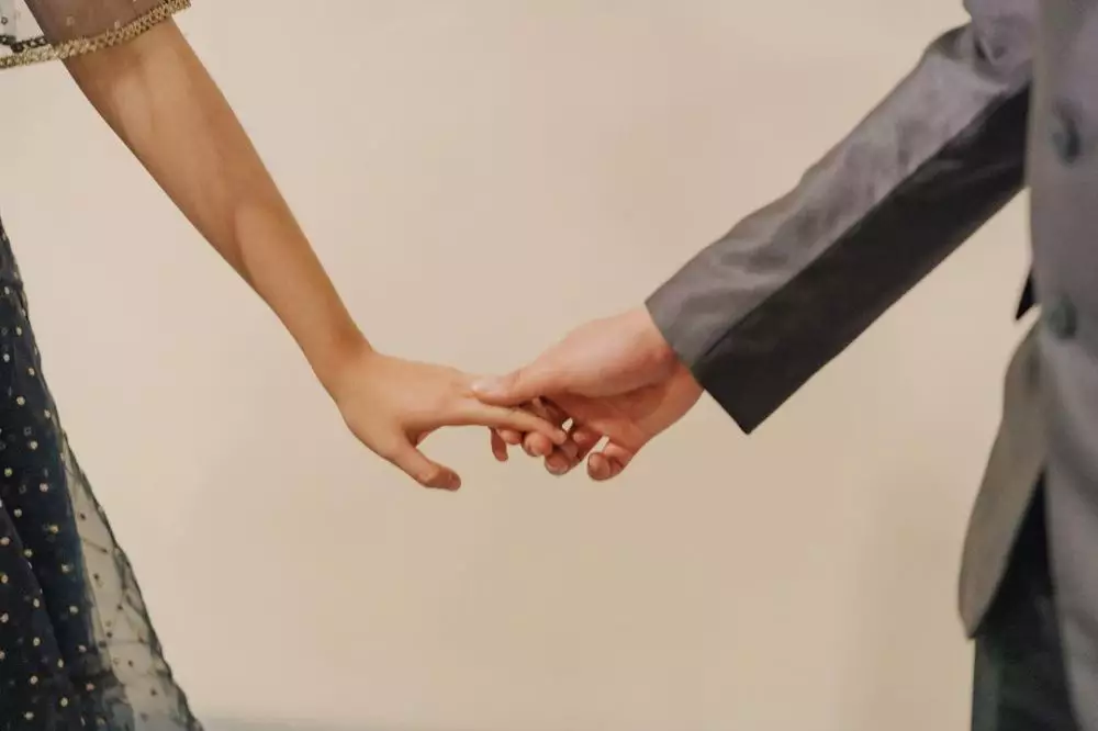 Dul Jaelani pamer foto gandengan tangan Instagram