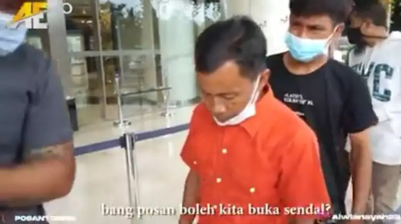 Alwiansyah ajak keluarga ke mall © YouTube Alwiansyah ajak keluarga ke mall © YouTube