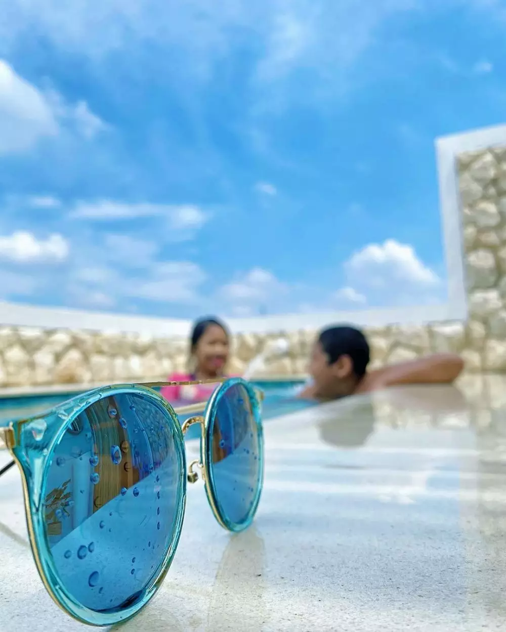 kolam renang rooftop Natalie Sarah Instagram kolam renang rooftop Natalie Sarah Instagram