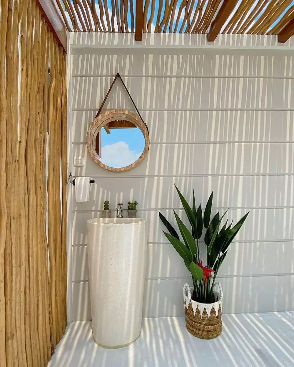 kolam renang rooftop Natalie Sarah Instagram kolam renang rooftop Natalie Sarah Instagram