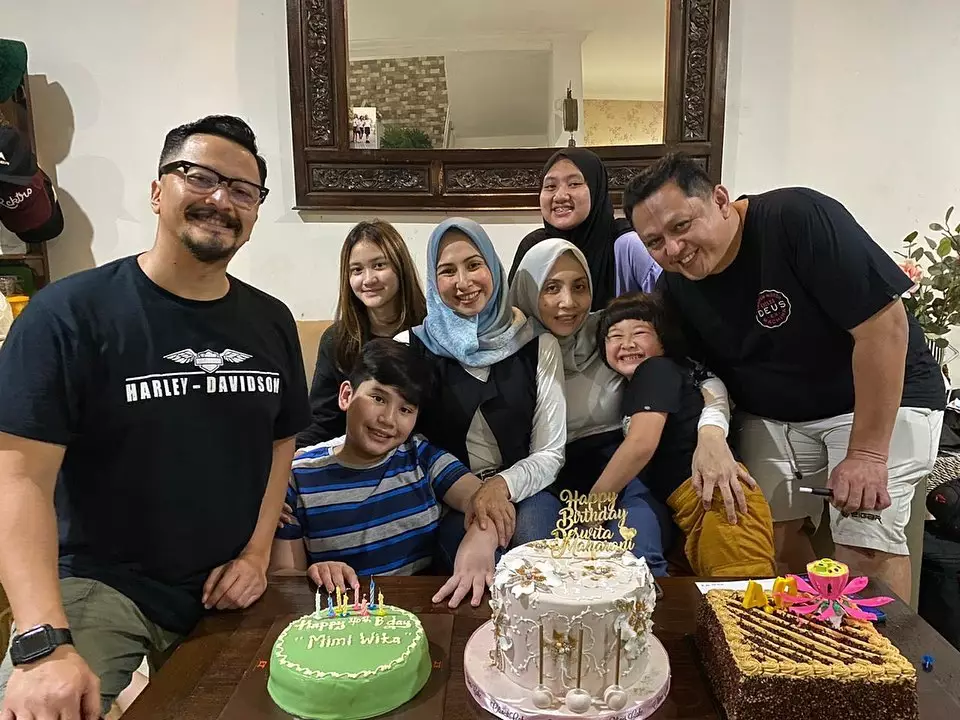 Momen perayaan ultah Deswita Maharani ke-40 Instagram Momen perayaan ultah Deswita Maharani ke-40 Instagram