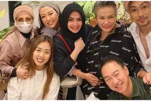 5 Momen Soimah kumpul bareng geng Rieta Amilia, curi perhatian