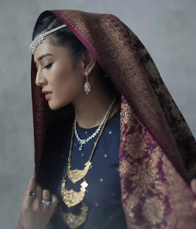 Dian Sastro pakai busana adat © 2020 brilio.net Instagram Dian Sastro pakai busana adat © 2020 brilio.net Instagram