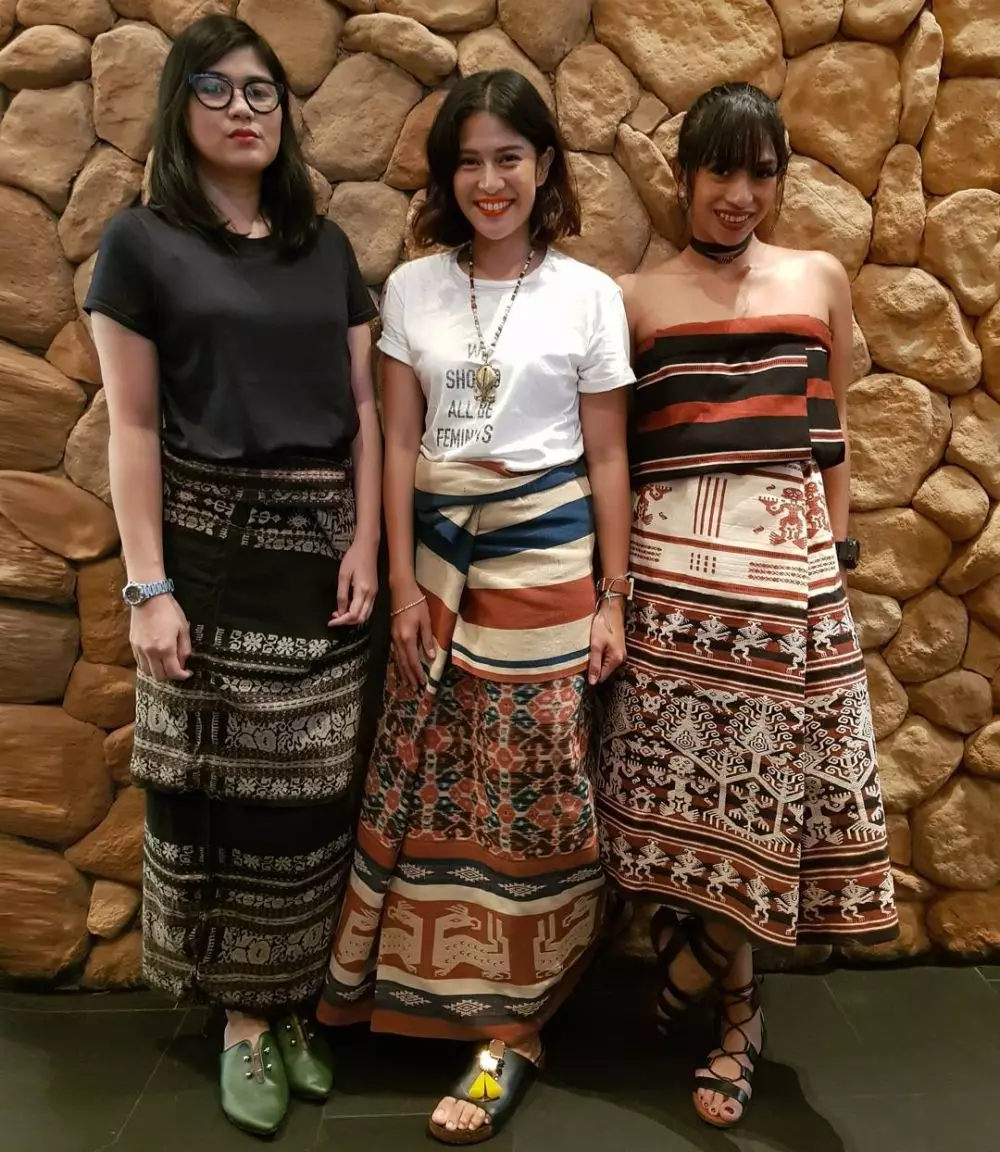 Dian Sastro pakai busana adat © 2020 brilio.net Instagram Dian Sastro pakai busana adat © 2020 brilio.net Instagram