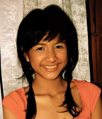 seleb saat debut akting Berbagai sumber