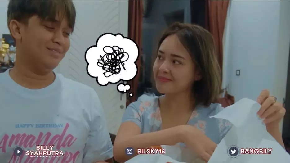 Momen Amanda dapat tas mewah dari Billy © YouTube