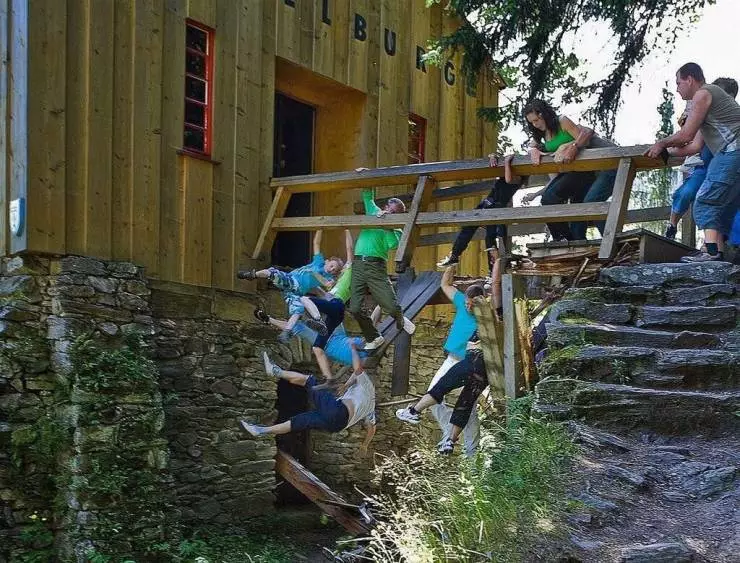 momen sial barang patah © Berbagai Sumber